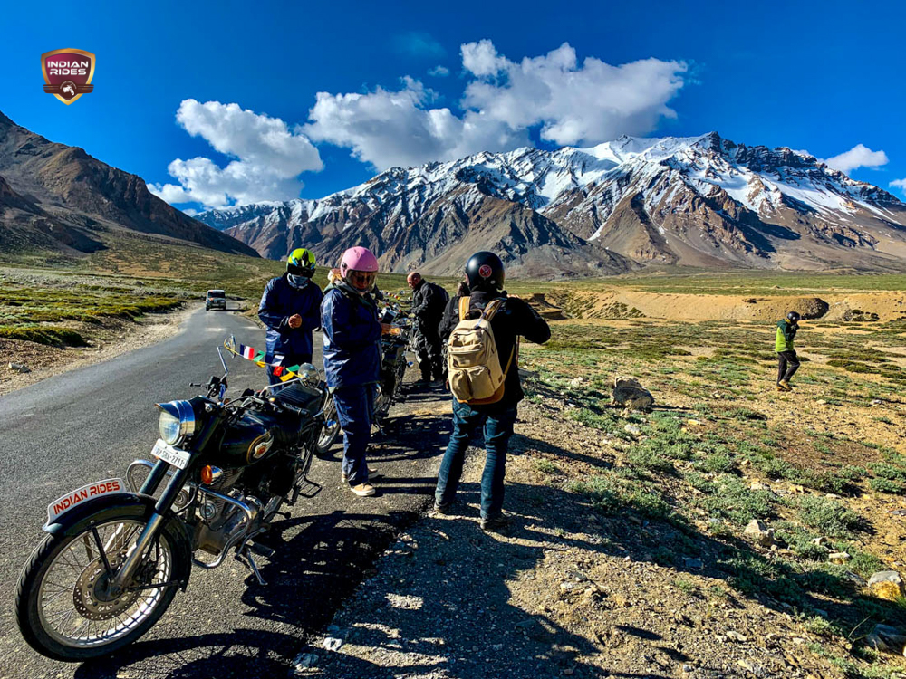Un Road trip au Ladakh à moto, forfait entièrement guidé, 2023 I Motards sur la route Autoroute Manali- Ladakh